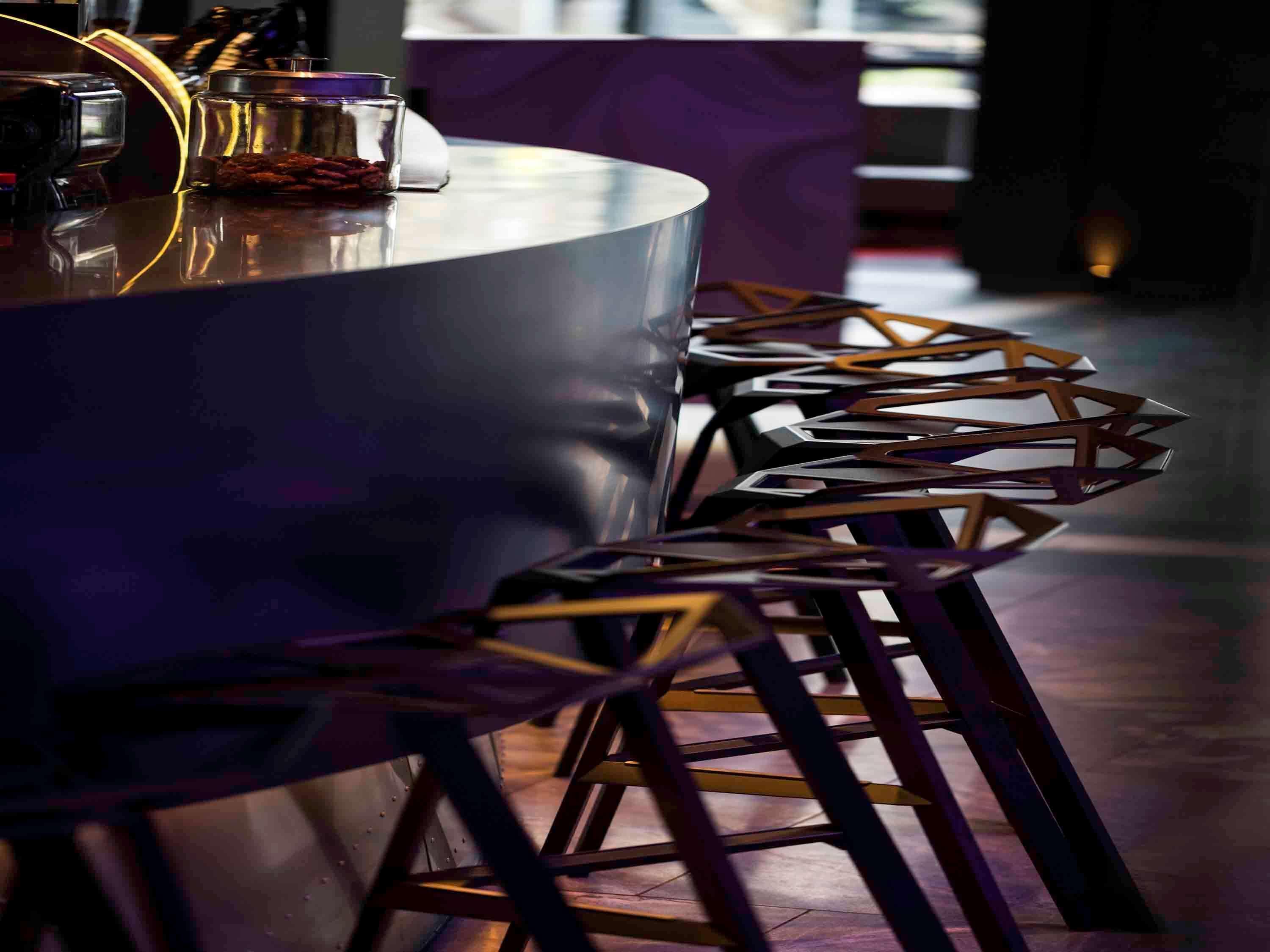 พูลแมน ซิดนีย์ แอร์พอร์ต Hotel ภายนอก รูปภาพ Bar stools