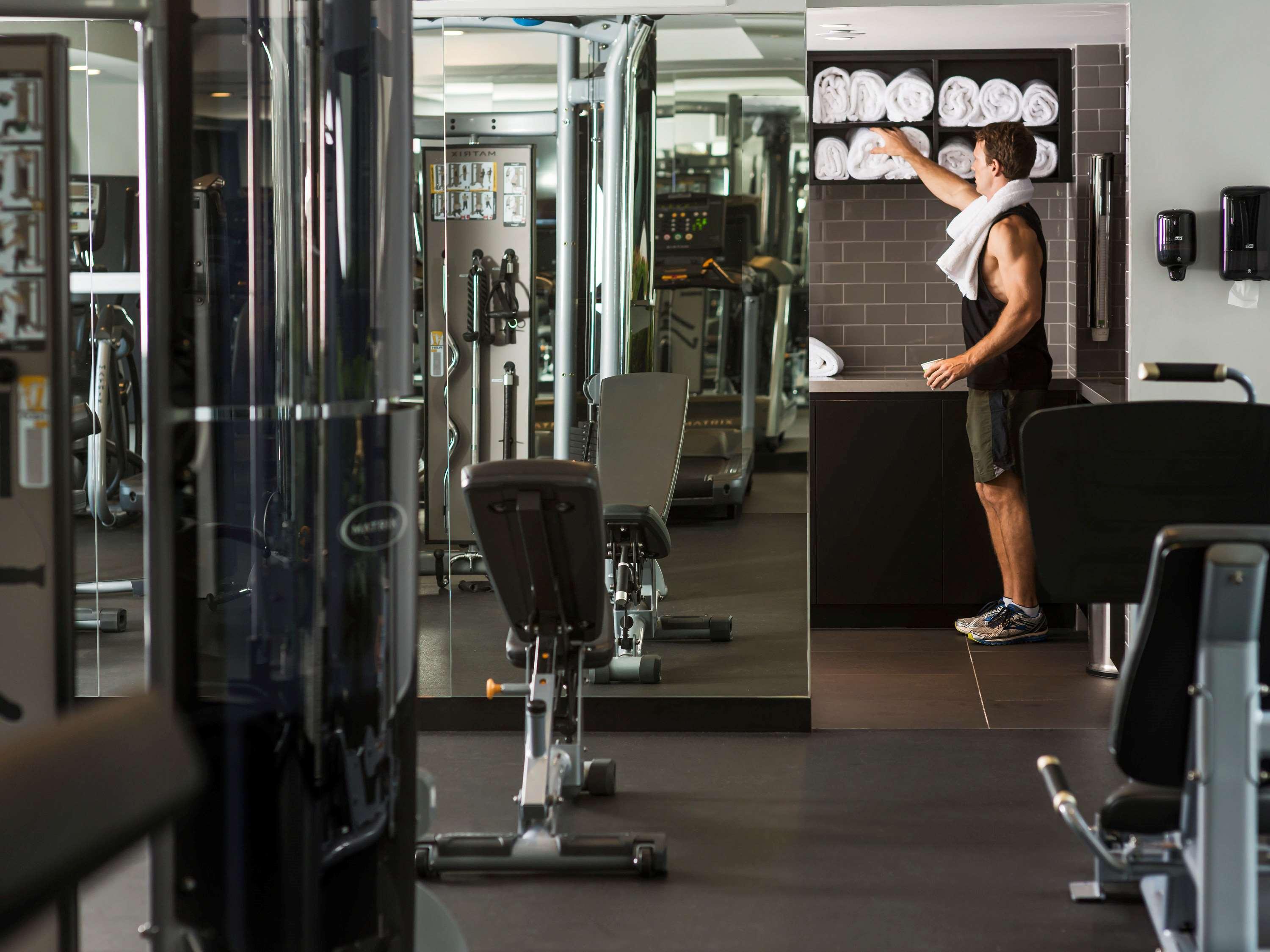 พูลแมน ซิดนีย์ แอร์พอร์ต Hotel ภายนอก รูปภาพ The gym at the hotel