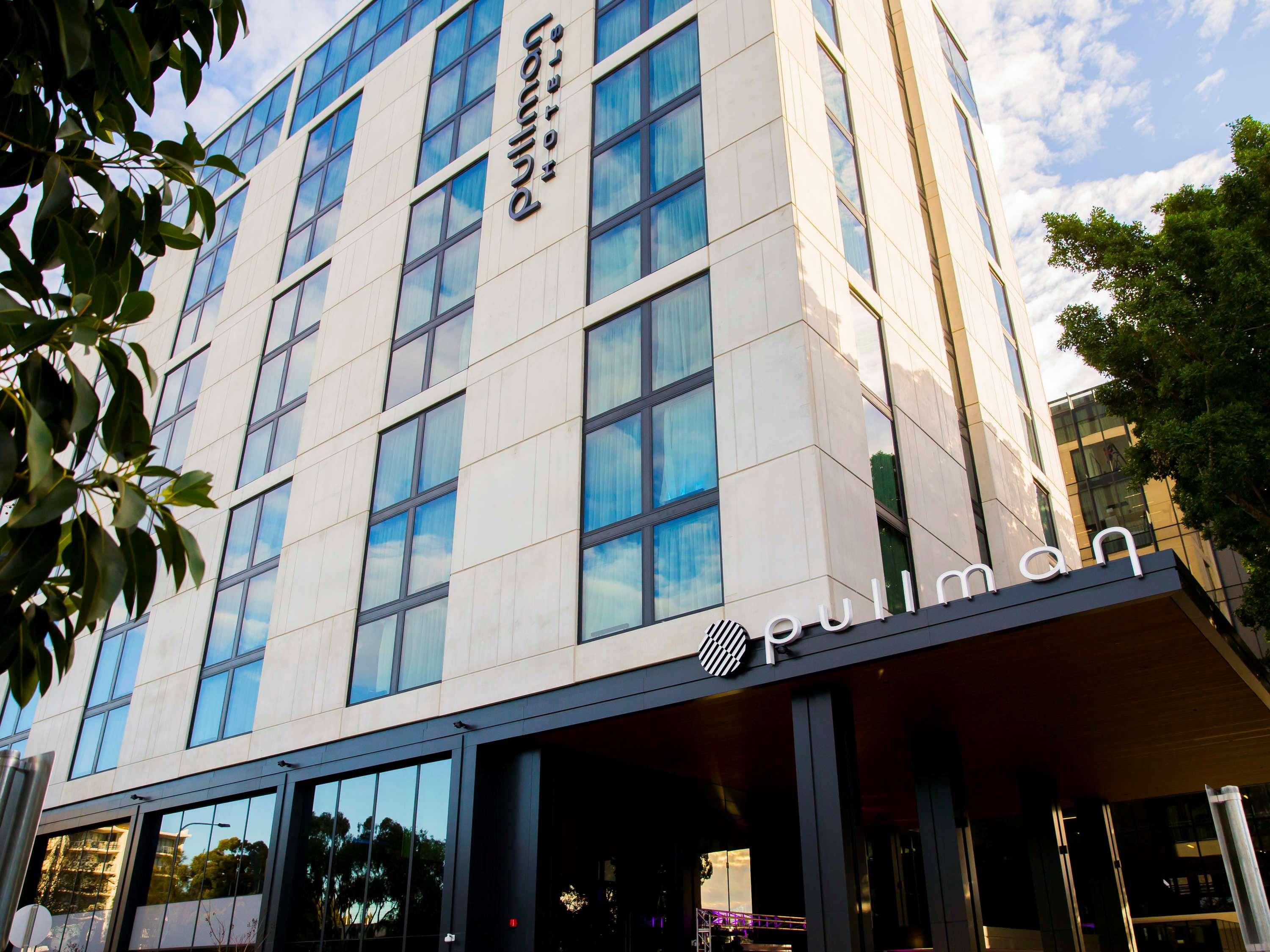 พูลแมน ซิดนีย์ แอร์พอร์ต Hotel ภายนอก รูปภาพ The Pullman Hotel in 2012