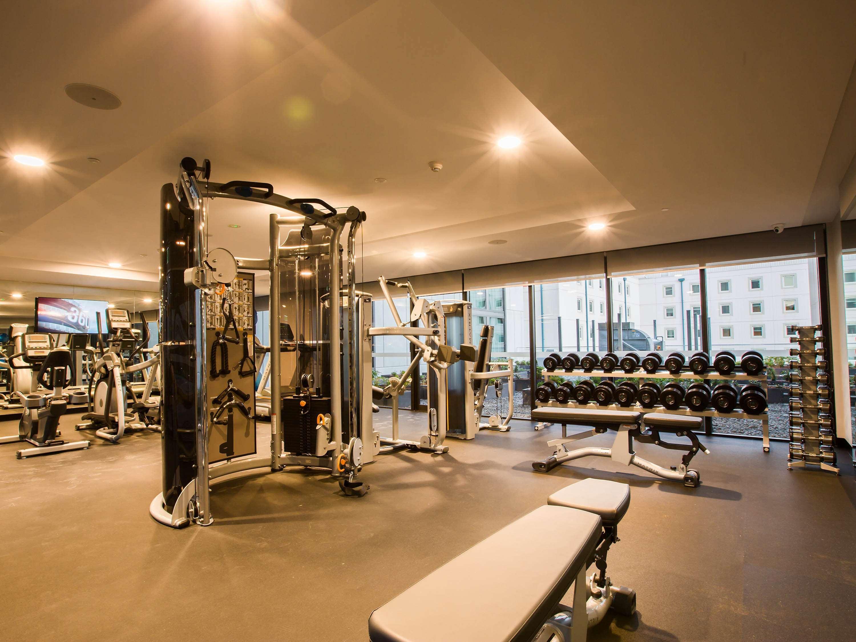 พูลแมน ซิดนีย์ แอร์พอร์ต Hotel ภายนอก รูปภาพ The gym at the hotel