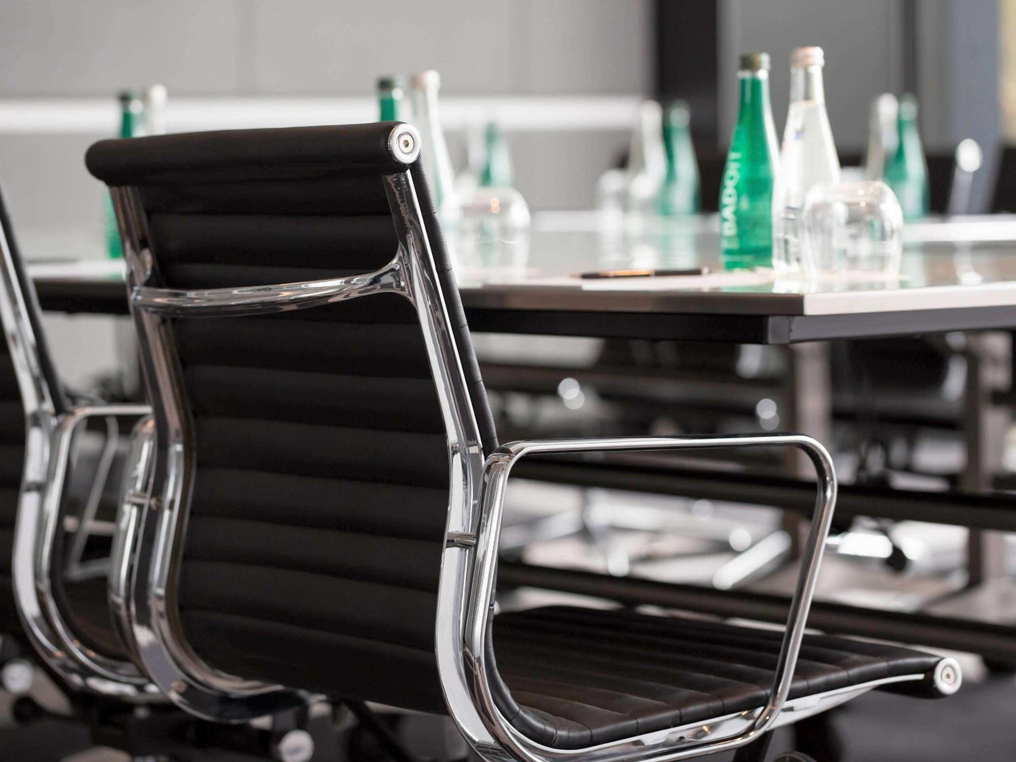 พูลแมน ซิดนีย์ แอร์พอร์ต Hotel ภายนอก รูปภาพ S 64 chair