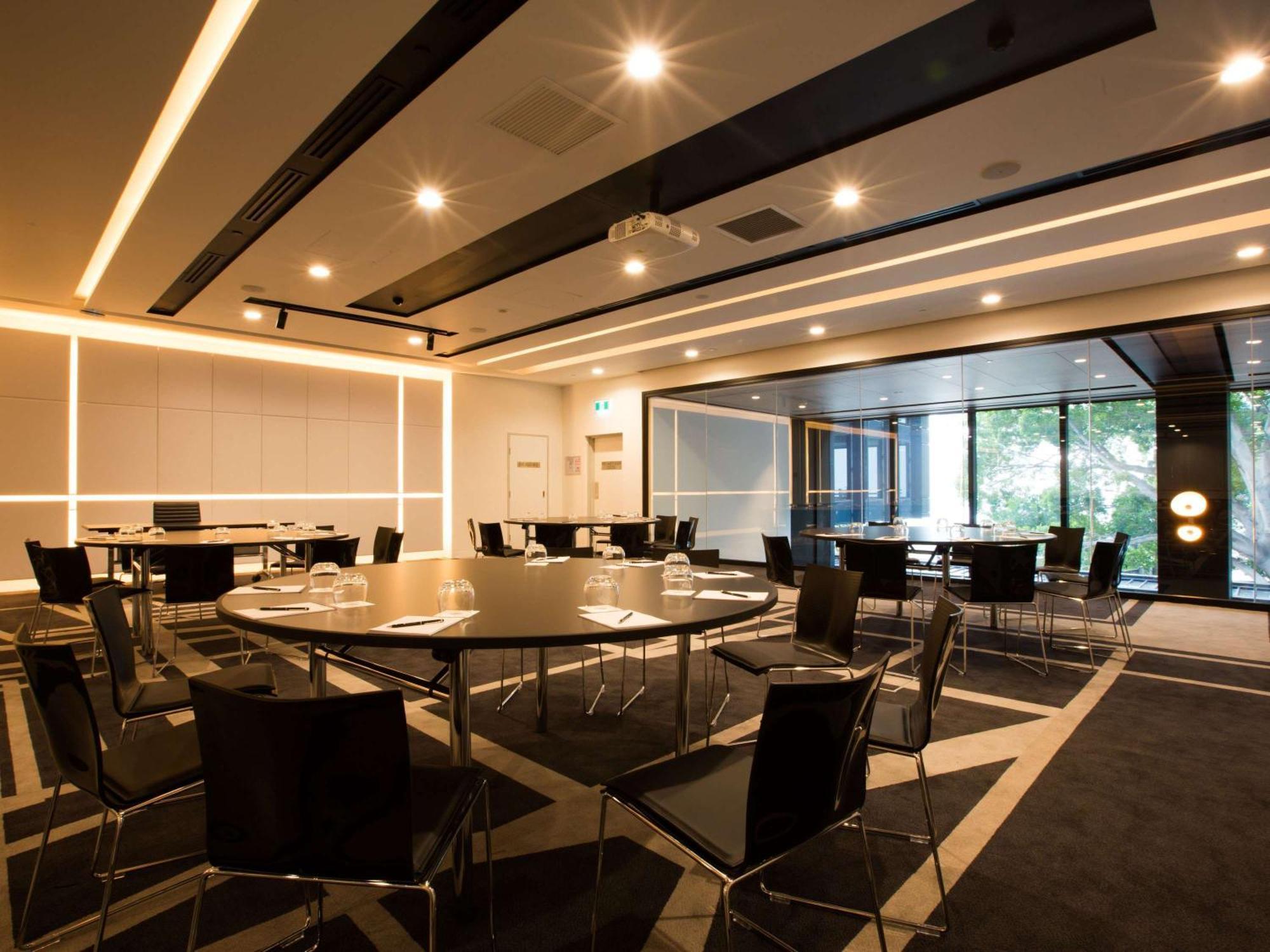 พูลแมน ซิดนีย์ แอร์พอร์ต Hotel ภายนอก รูปภาพ The University of Melbourne's Centre for Values, Ethics and Society